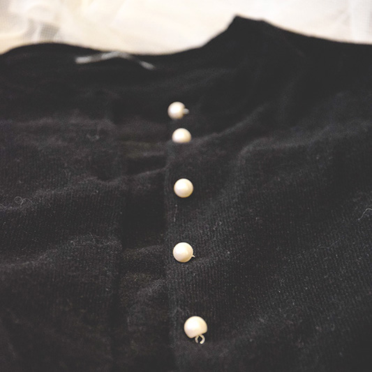 DIY #14 // Mode : un gilet customisé avec des boutons perles - C by Clemence