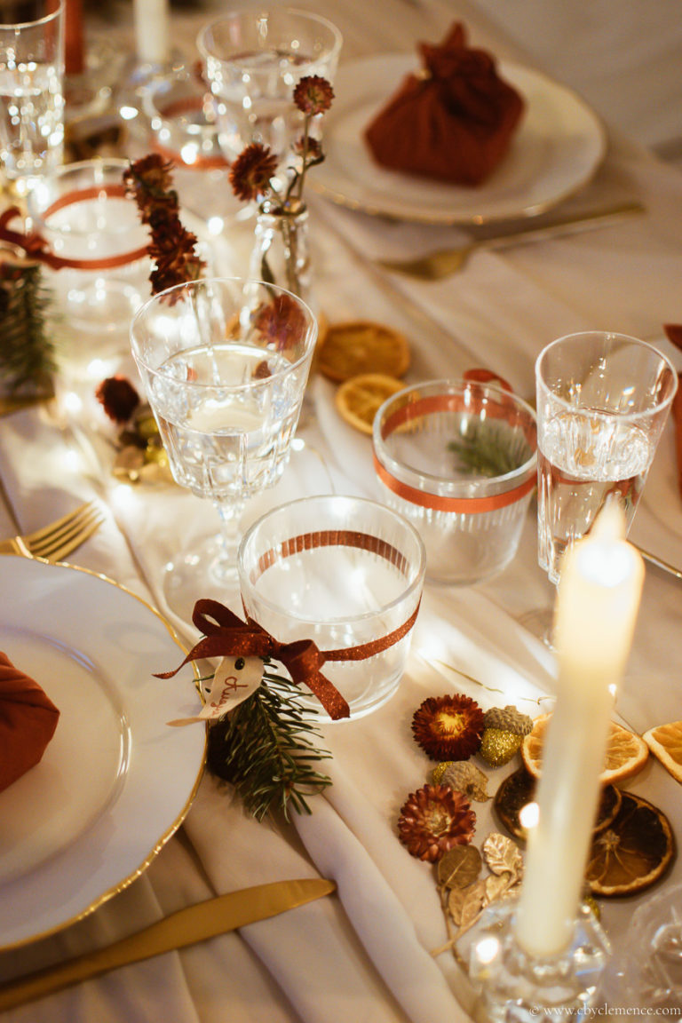 DIY déco : une table de Noël rouge, or et blanc - C by Clemence