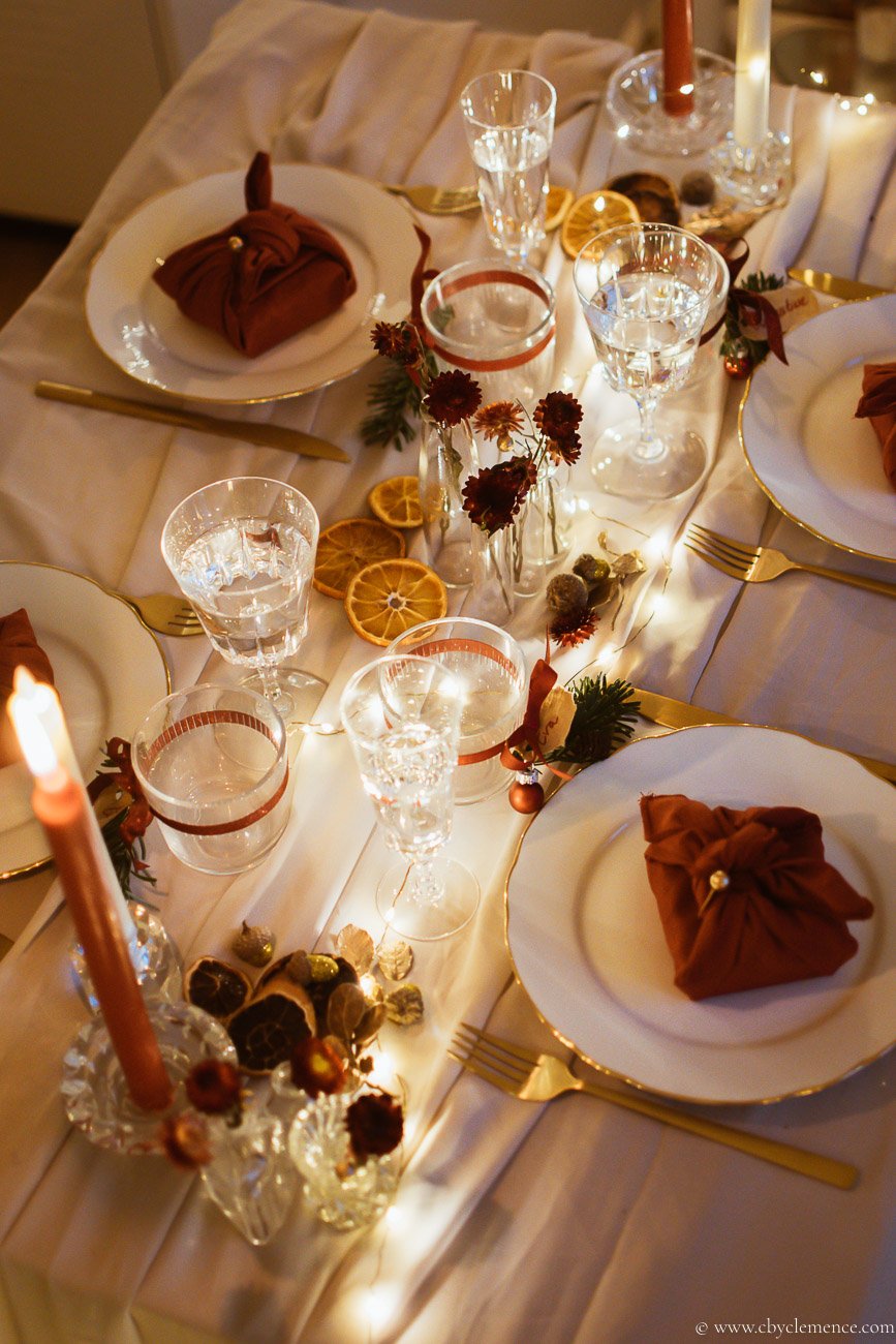 DIY déco : une table de Noël rouge, or et blanc - C by Clemence